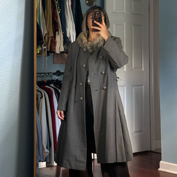 long women’s coat with fur trim collar - Picture 2 of 9